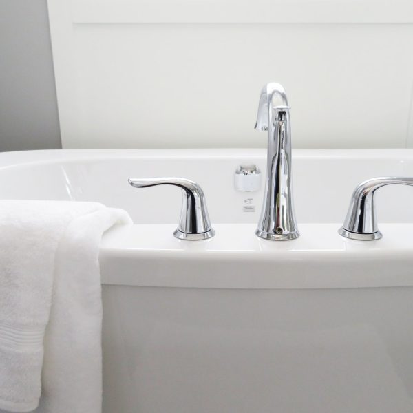 bath-bathroom-bathtub-534116.jpg